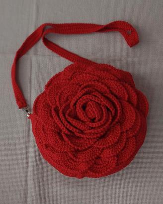 Borsa rossa a forma di rosa