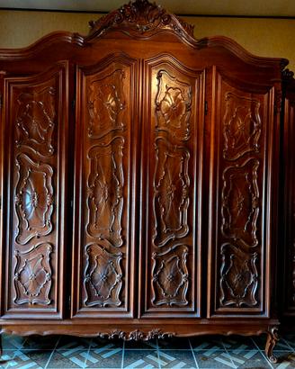 Armadio in noce stile barocco