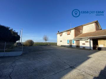 Casa indipendente con giardino e garage