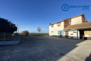 Casa indipendente con giardino e garage