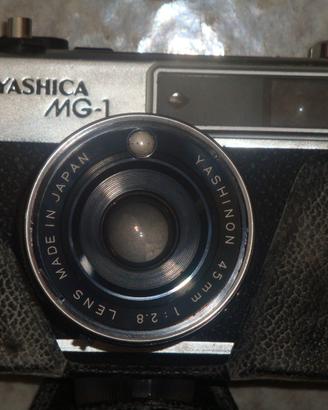 Macchina fotografica Yashica MG-1 (1975) vintage
