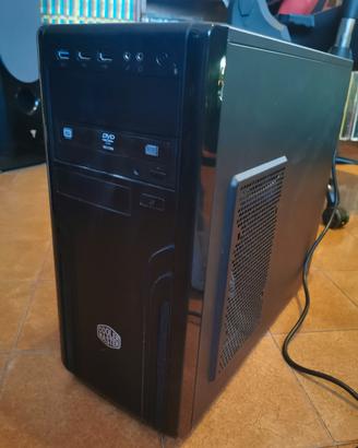 pc desktop con monitor 4k