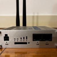 Router LTE Teltonika RUT360 - Con alimentatore