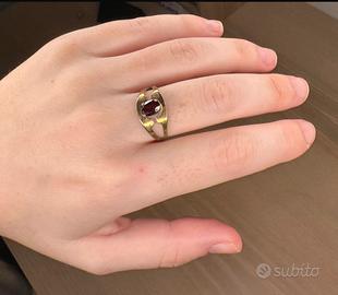 Anello con pietra vintage