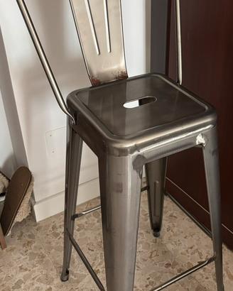 Sgabelli in acciaio spazzolato stile industriale