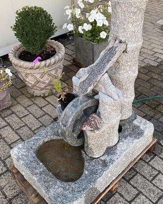 Fontana mulino ad acqua in pietra granito