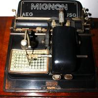 Splendida macchina da scrivere "Mignon AEG" anni20