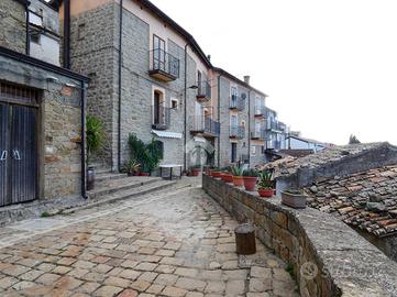 3 LOCALI A COLOBRARO