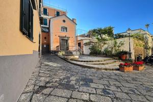 2 LOCALI A PIANO DI SORRENTO