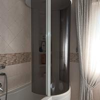 Vasca da bagno con doccia incorporata 