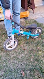 Bicicletta senza pedali 