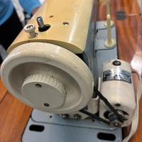 Macchina da cucire vintage Necchi 513