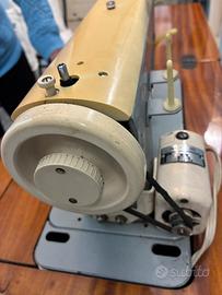 Macchina da cucire vintage Necchi 513