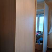 armadio con ante scorrevoli