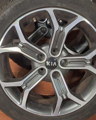 235 45 R18 98V su cerchi Kia