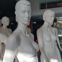 manichini donna e uomo