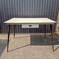Tavolo Vintage In Formica Bianca, Anni '50