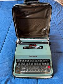 Macchina da scrivere Olivetti 32