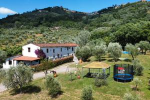 Giardino podere per braciate feste relax giochi