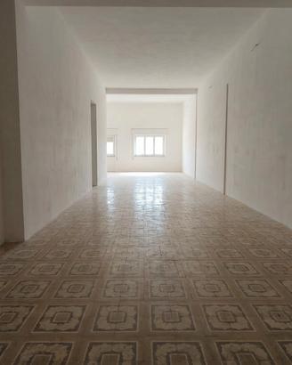 Locale artigianale di 130 mq. + 90 mq. di giardino