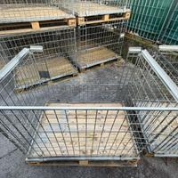 Gabbia metallica industriale su pallet