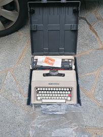Macchina da scrivere Olivetti 35
