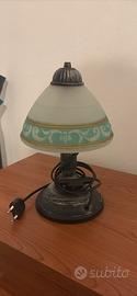 Lampada da tavolo vintage con paralume in vetro