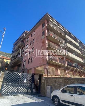 Trilocale oltre accessori in Via Principe Ruffo -