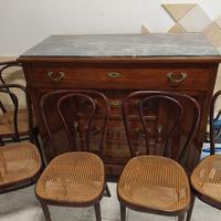 Sedie e mobile in legno