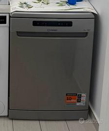 Lavastoviglie Indesic Acciaio inox 14 coperti.