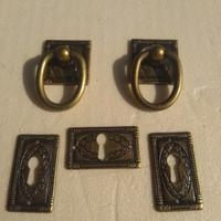 2 Maniglie+ 3 Bocchette per vecchi mobili in stile