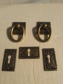 2 Maniglie+ 3 Bocchette per vecchi mobili in stile