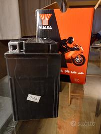 Batteria Yuasa moto/scooter NUOVA