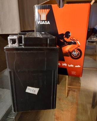 Batteria Yuasa moto/scooter NUOVA