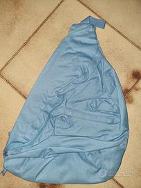 Zaino monospalla azzurro – sportivo e capiente