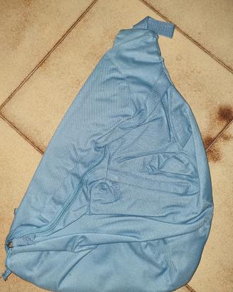 Zaino monospalla azzurro – sportivo e capiente