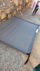 lettino per cane rialzato