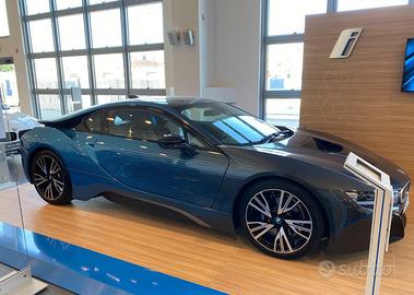 BMW i8 CROSSFADE 1 OF 10