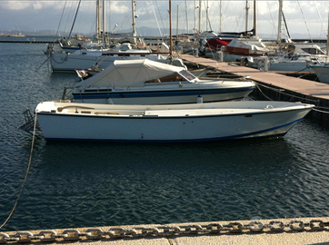 Imbarcazione con entrobordo