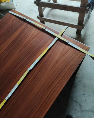 Scrivania in legno per studio professionale