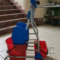 Carrello per pulizie