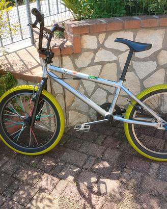 🚲 BMX B'TWIN WIPE 520 Decathlon – €95