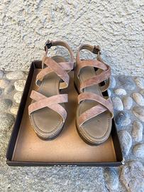 Sandali donna con zeppa.