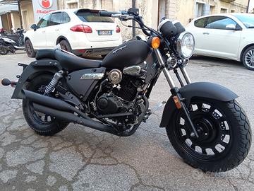 CUSTOM BENELLI/KEEWAY SUPERLIGHT 125 BLACK