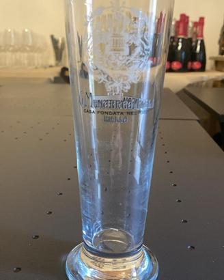 Bicchieri birra menabrea