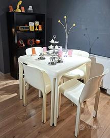 Tavolo Stadio e sedie Selene, di Vico Magistretti