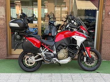 Ducati Multistrada V4 con tris valigie a 175€ !