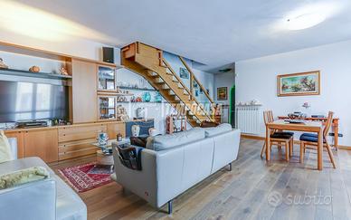 TRILOCALE SU DUE PIANI !!