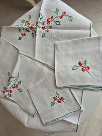 2 tovagliette e 2 tovaglioli ricamati