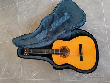 chitarra classica Eko con custodia e poggiapiede - Strumenti Musicali In  vendita a Macerata